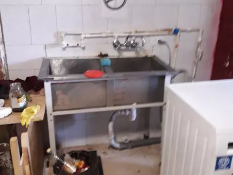Двухэтажная общага зачищена